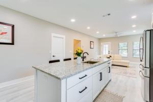 Pet-Friendly Pensacola Home Central Location