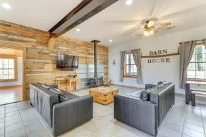 Deck and Fire Pit Cherry Log Cabin on Farm! - Cherry Log