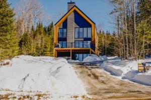 Delarose Cottage, Ski, Spa, pool table & starry night