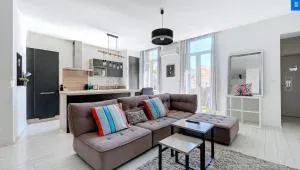 T3 City Centre bright, Balcony, near Train Station - Bompas