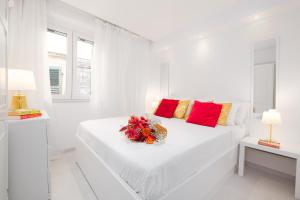 Nadiona Suites Crystal & Gold