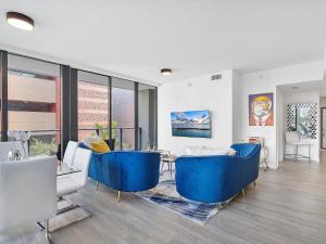 X- Lounge III - High-Rise with Rooftop Pool & Panoramic City Views