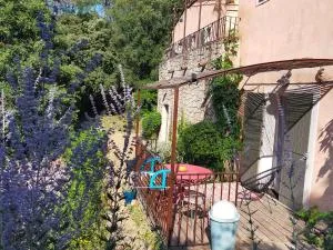 Le Figuier, Suite 3 pers avec piscine privée Magnifique vue dominante sur vignoble Calme et charme à 30 mn des gorges du Verdon et de la mer - Entrecasteaux