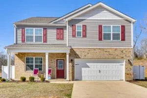 9 Mi to Old Salem Spacious Family Home with Yard! - Lewisville