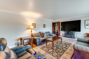 Bring a Pet: West Valley City House w Grill