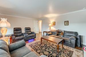 Bring a Pet: West Valley City House w Grill