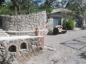 Assos Sivrice Deveboyun Misafir Evi - Geyikli