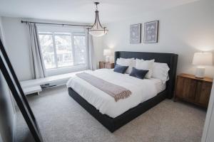 DOWNTOWN KINGBED 4Br FIREPLACE BIKELANE