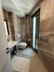 Beachfront apartment with sea view