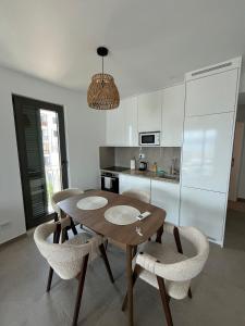 Beachfront apartment with sea view