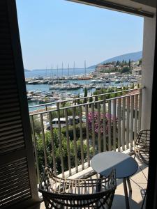 Beachfront apartment with sea view