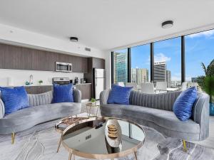 X Lounge IV-Skyline Corner Residence