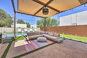 Families Welcome Phoenix Home with Backyard Oasis