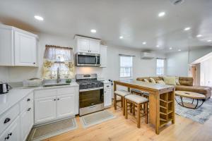 Half-Mi to Ocean View Beach Park Modern Apartment