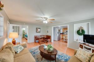 1 Mi to Fishing Pier Apalachicola Bay Getaway!