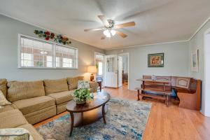 1 Mi to Fishing Pier Apalachicola Bay Getaway!