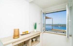 Apartment Zlatni Potok with seaview