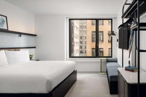Accessible King room in Arlo Midtown