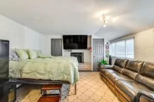 Close to Dtwn Richmond Apartment with Private Patio - Warwick