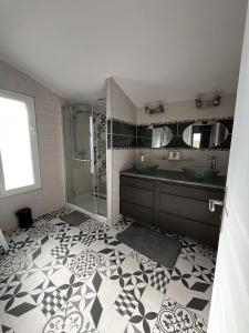 Villas Villa contemporaine avec piscine : photos des chambres