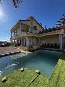 Villas Villa contemporaine avec piscine : photos des chambres
