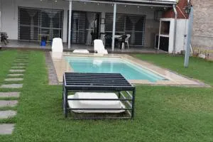 Casa con Piscina y Parrilla - Timbues