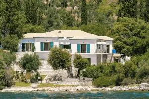 Amazing home in Nisaki near the sea - Glyfa