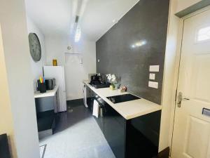 Cosy 1BR Apt, City Centre, Free Parking, By DerBnB