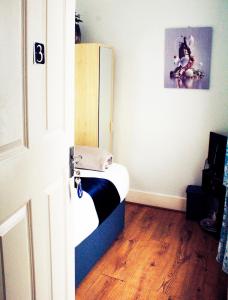 Spacious 4-Bed House - Sleeps 5 Garden & Parking