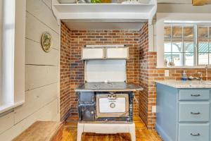 Historic McBride House in Garden Valley Mtns!