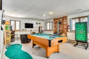 Ski, Game and Grill Family Retreat in Glen - بارتليت