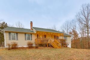 Forest Views, Deck and Fireplace Fort Valley Escape