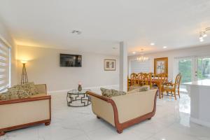 8 Mi to Wynwood Waterfront Retreat with Lanai