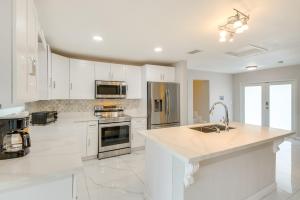 8 Mi to Wynwood Waterfront Retreat with Lanai