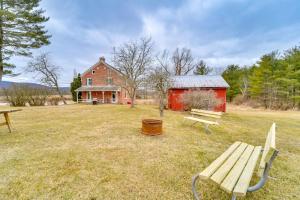 3 Mi to Penns Creek Access Hideaway with Grill!