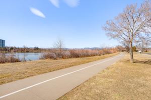 Luxe Designer Flat on Sloans Lake with Rooftop Deck