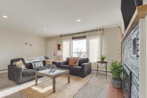 Fire Pit, Waterfront and Boat Dock Detroit Lake Gem