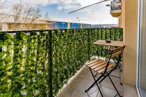 Charming Apartment - Swimming Center, Airport & Therme SPA