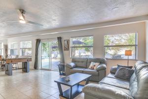 2 Mi to Beach: Home w Pool, Grill & More in Largo