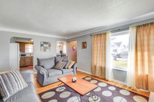 8 Mi to Dtwn Cleveland: Quiet Home w Fenced Yard