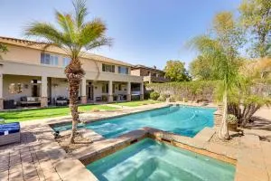 Luxe Mtn-View Mansion with Hot Tub in Phoenix! - أريزونا