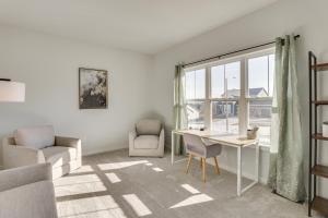 13 Mi to University of Wisconsin Suburban Home