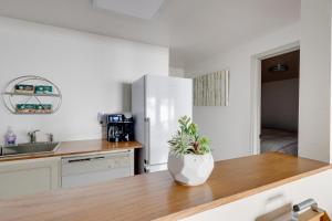 Walk to Payette Lake McCall Condo with Fireplace
