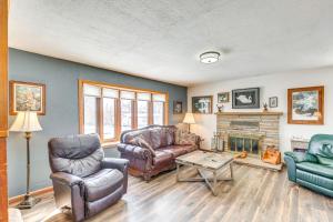 12 Mi to Dtwn: Pierre Family Home w Patio