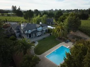 KANZLER Vineyard House with Hot Tub & Pool - Occidental