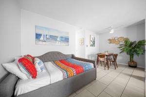 Bayview Apartments By Lowkl