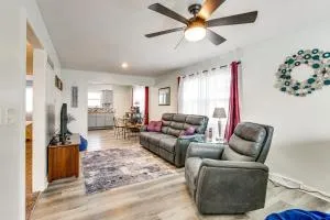 1 Mi to Truman Library Apt with Large Yard! - Sugar Creek