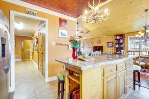 Walk to Main St Mountain Creek Home with GAMEROOM