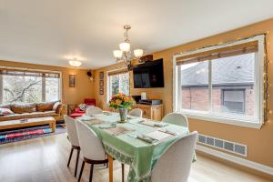 6 Mi to Dtwn Seattle: Walkable Home w Hot Tub