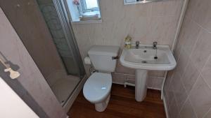 BARTON BEACHSIDE - Trio Studio Apartment, Double & Single - Central Beach & Promenade Location - Over 21s, Family Friendly Only, ID Required